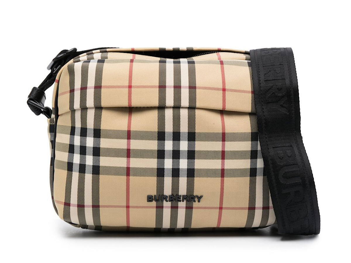 https://d2cva83hdk3bwc.cloudfront.net/8069760144226_A7026-burberry-paddy-fabric-shoulder-1.jpg