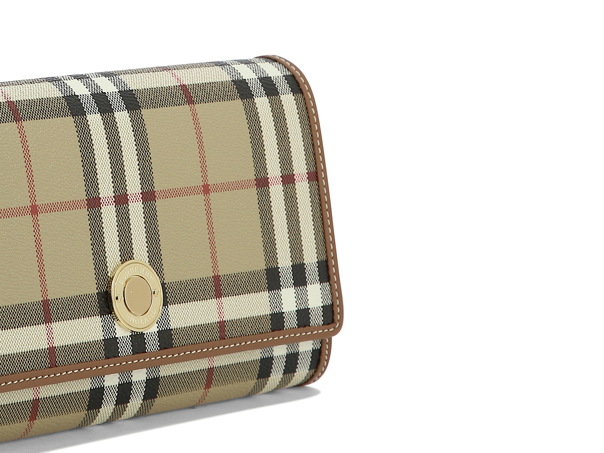 https://d2cva83hdk3bwc.cloudfront.net/8070413-burberry-hannah-wallet-with-ch-4.jpg