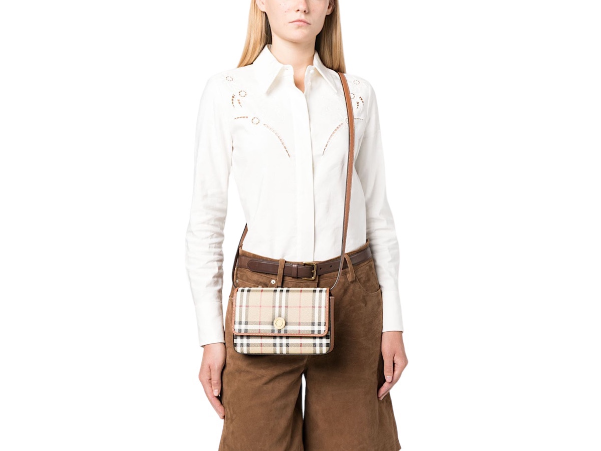 https://d2cva83hdk3bwc.cloudfront.net/8070421-burberry-hampshire-vintage-che-2.jpg