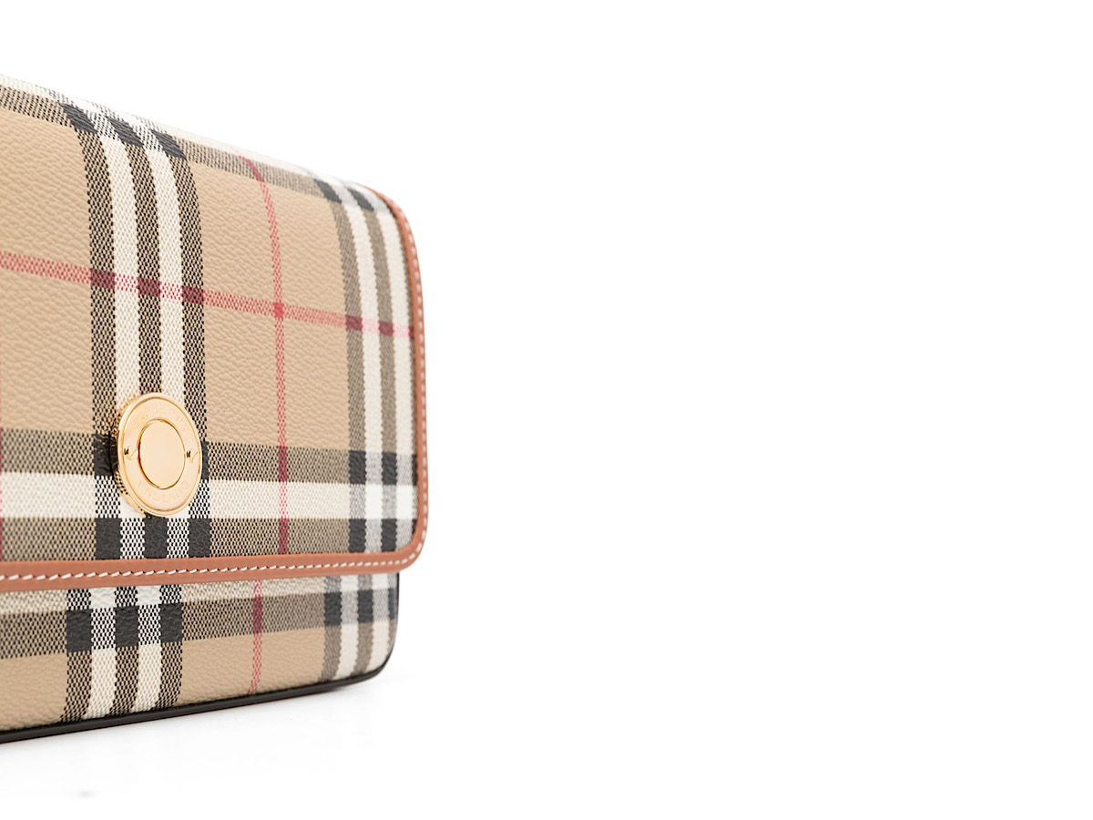 https://d2cva83hdk3bwc.cloudfront.net/8070421-burberry-hampshire-vintage-che-4.jpg
