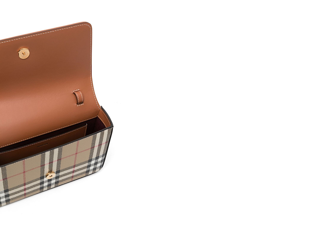 https://d2cva83hdk3bwc.cloudfront.net/8070421-burberry-hampshire-vintage-che-5.jpg