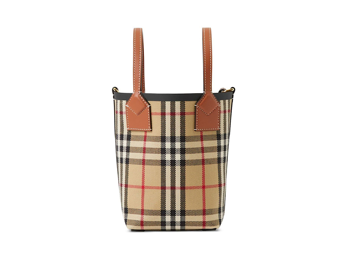 https://d2cva83hdk3bwc.cloudfront.net/8070461-burberry-london-mini-bucket-ba-1.jpg