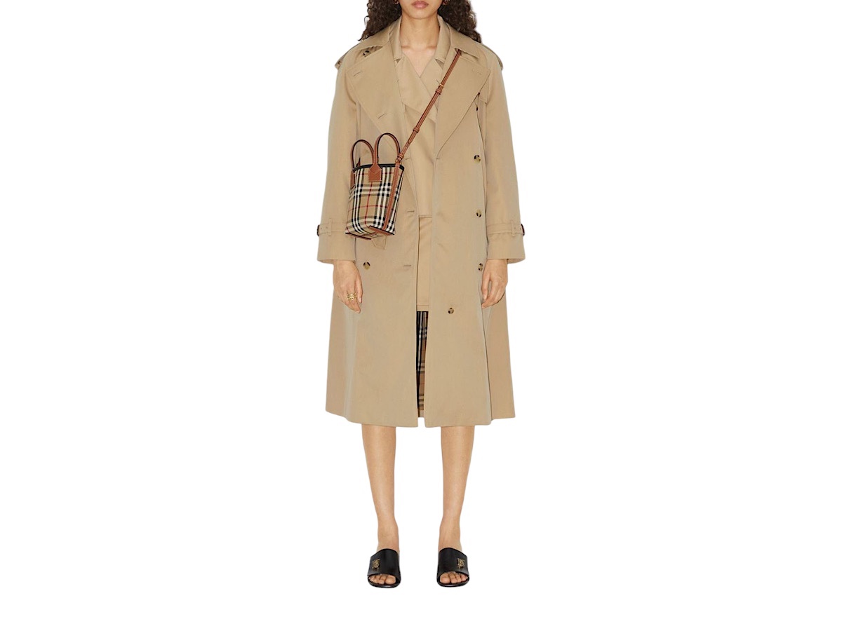 https://d2cva83hdk3bwc.cloudfront.net/8070461-burberry-london-mini-bucket-ba-2.jpg