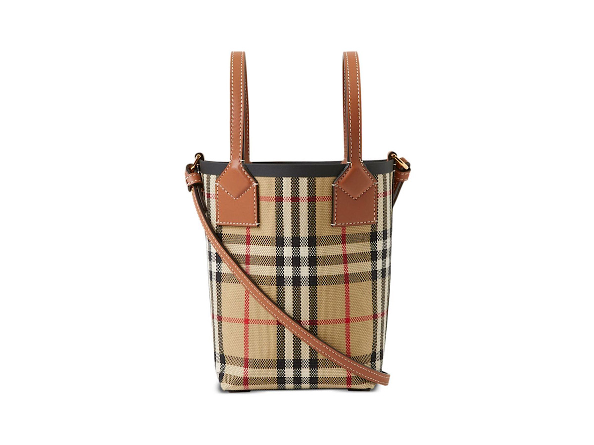 https://d2cva83hdk3bwc.cloudfront.net/8070461-burberry-london-mini-bucket-ba-3.jpg