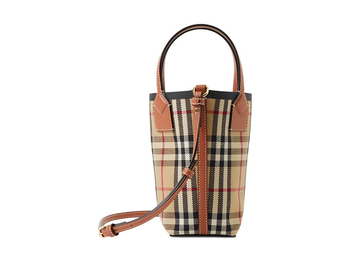 https://d2cva83hdk3bwc.cloudfront.net/8070461-burberry-london-mini-bucket-ba-4.jpg