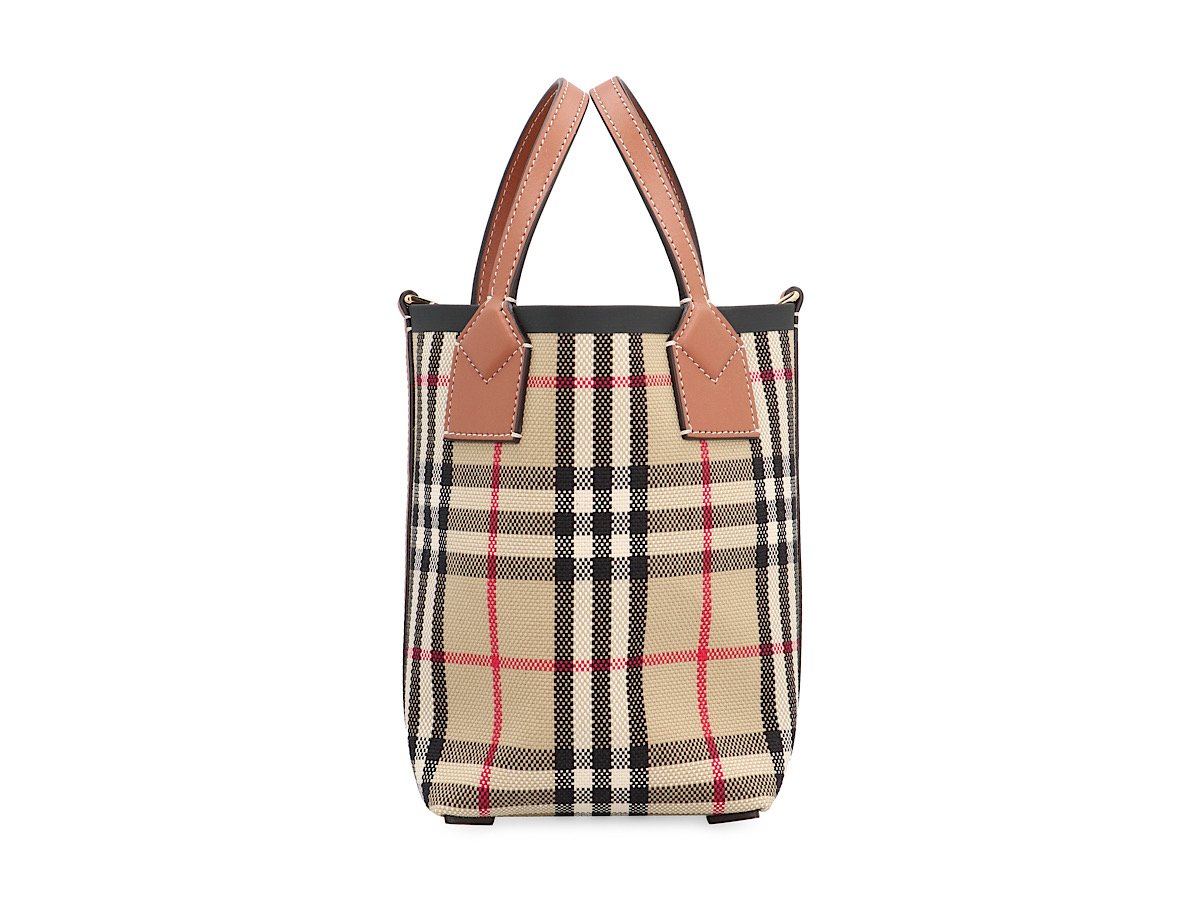 https://d2cva83hdk3bwc.cloudfront.net/8070461150667_A7026-burberry-london-canvas-bucket--1.jpg