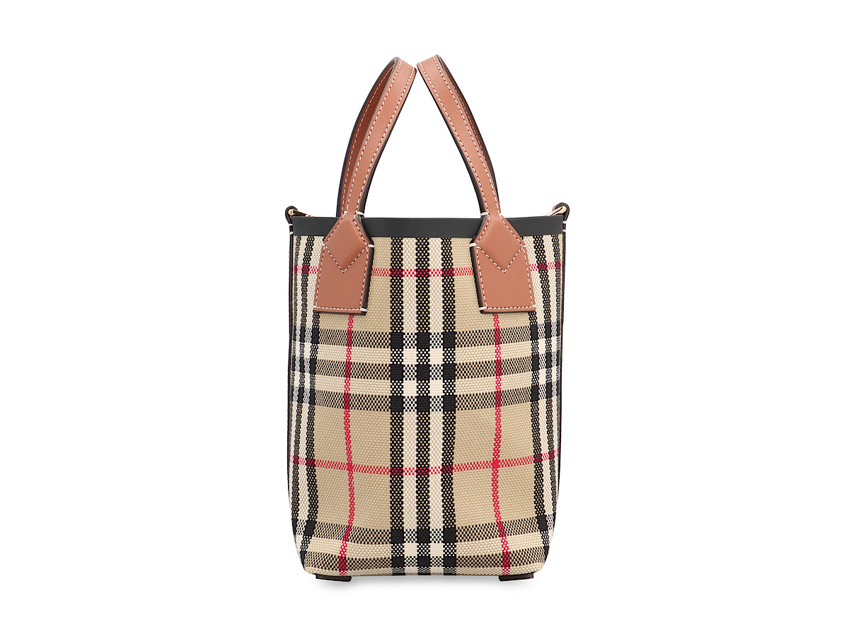 https://d2cva83hdk3bwc.cloudfront.net/8070461150667_A7026-burberry-london-canvas-bucket--3.jpg