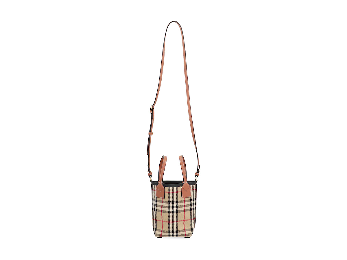 https://d2cva83hdk3bwc.cloudfront.net/8070461150667_A7026-burberry-london-canvas-bucket--4.jpg