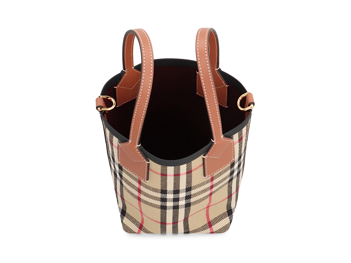 https://d2cva83hdk3bwc.cloudfront.net/8070461150667_A7026-burberry-london-canvas-bucket--5.jpg