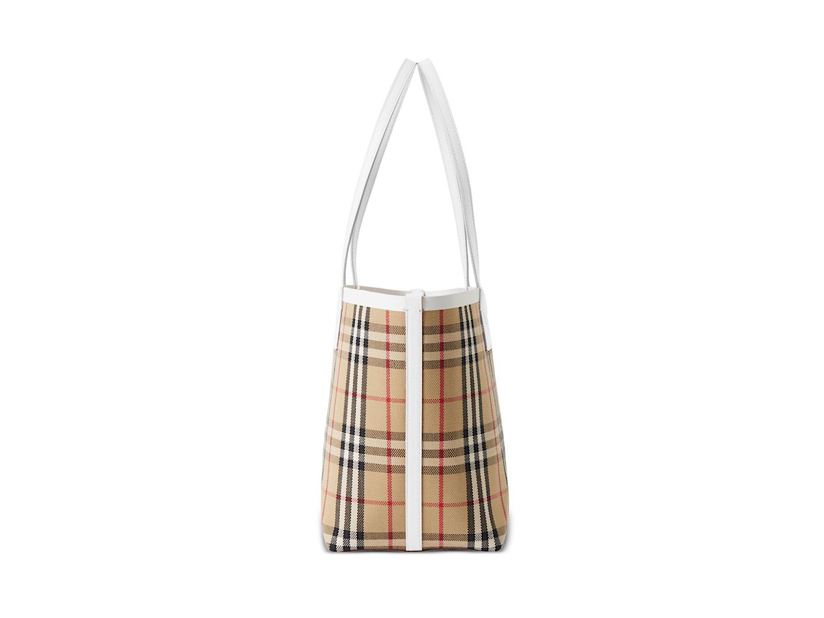 https://d2cva83hdk3bwc.cloudfront.net/8072331-burberry-vintage-check-pattern-3.jpg