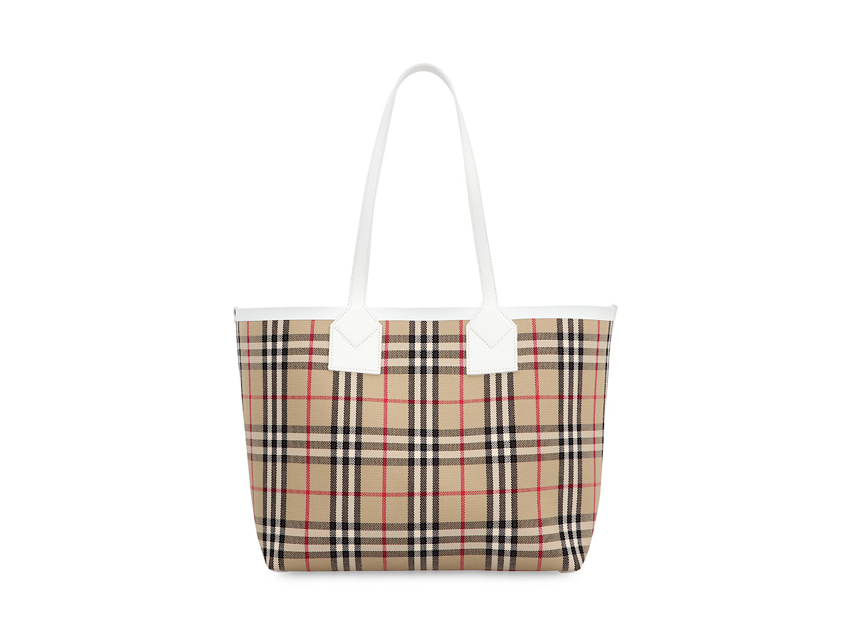 https://d2cva83hdk3bwc.cloudfront.net/8072332144447_A1464-burberry-london-small-canvas-t-2.jpg