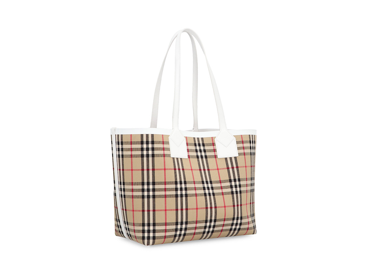 https://d2cva83hdk3bwc.cloudfront.net/8072332144447_A1464-burberry-london-small-canvas-t-3.jpg