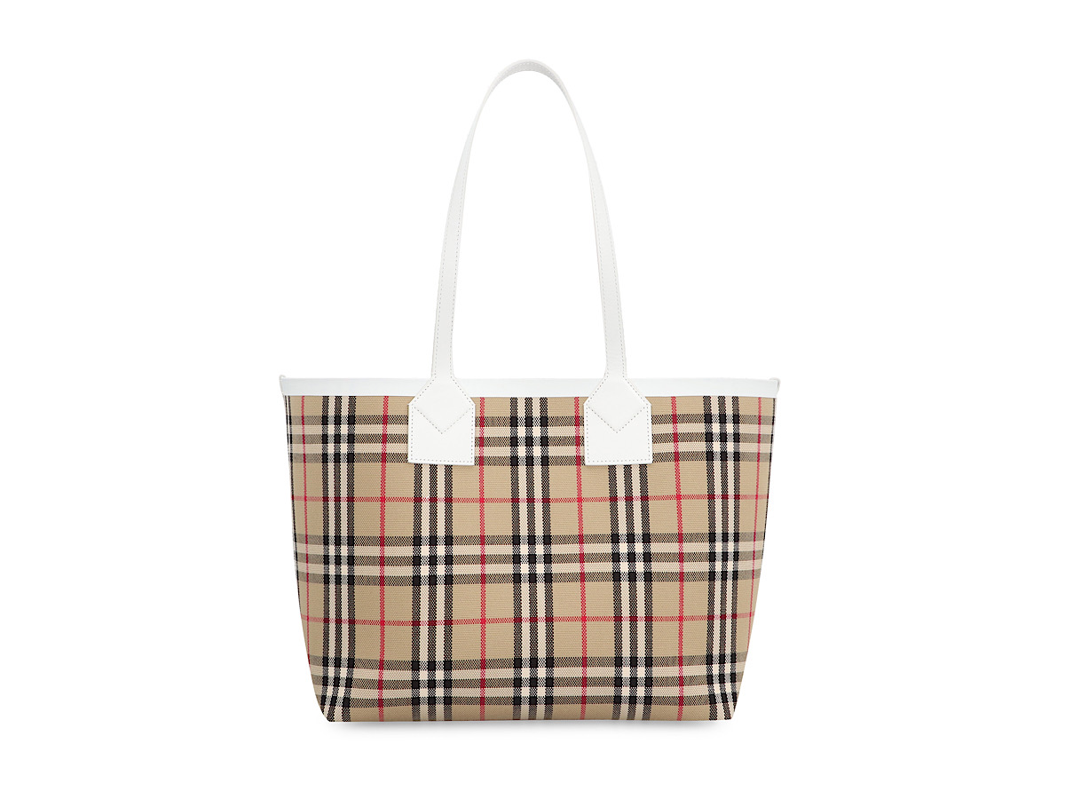 https://d2cva83hdk3bwc.cloudfront.net/8072332144447_A1464-burberry-london-small-canvas-t-4.jpg