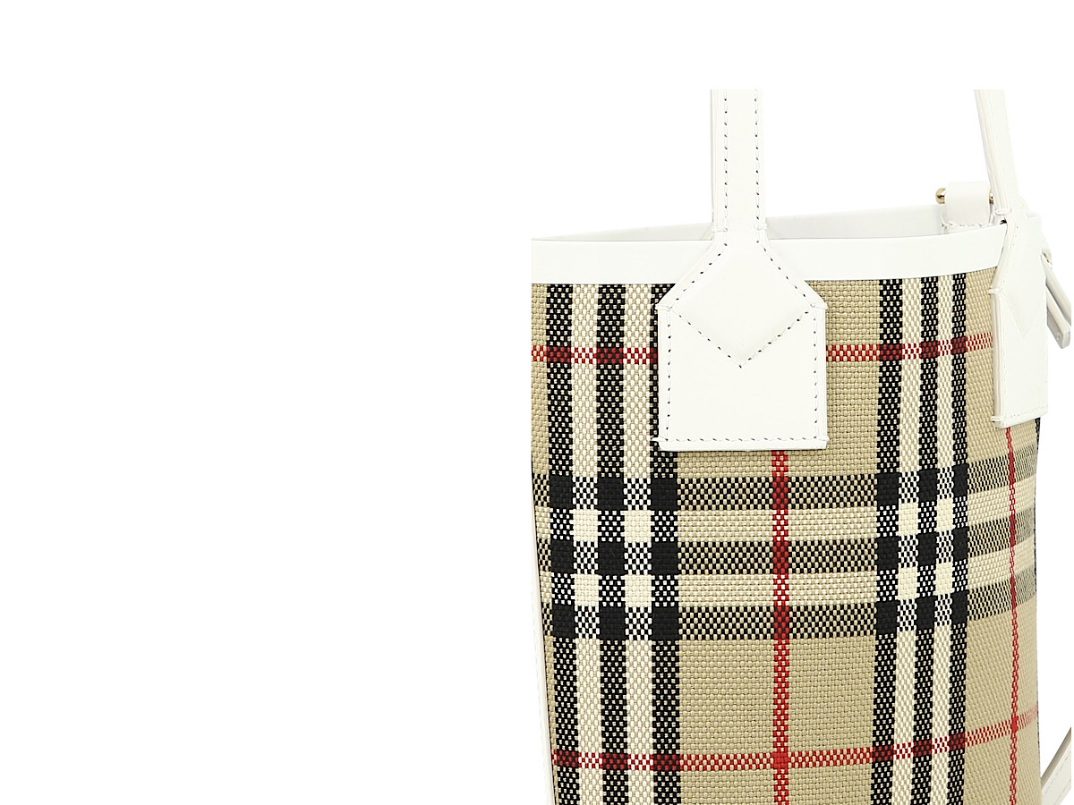 https://d2cva83hdk3bwc.cloudfront.net/8072348-burberry-mini-london-crossbody-4.jpg