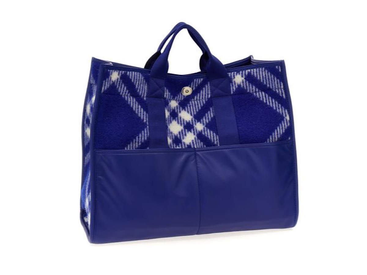 https://d2cva83hdk3bwc.cloudfront.net/8075132-burberry-signature-check-raffi-2.jpg