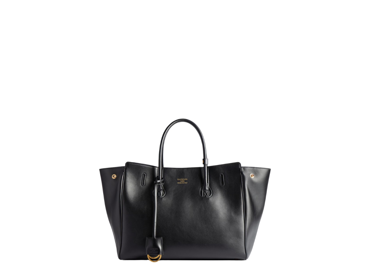 https://d2cva83hdk3bwc.cloudfront.net/8133572ABAV1000-balenciaga-hampton-small-carry-all-bag-shoulder-bag-spring-25-1.jpg