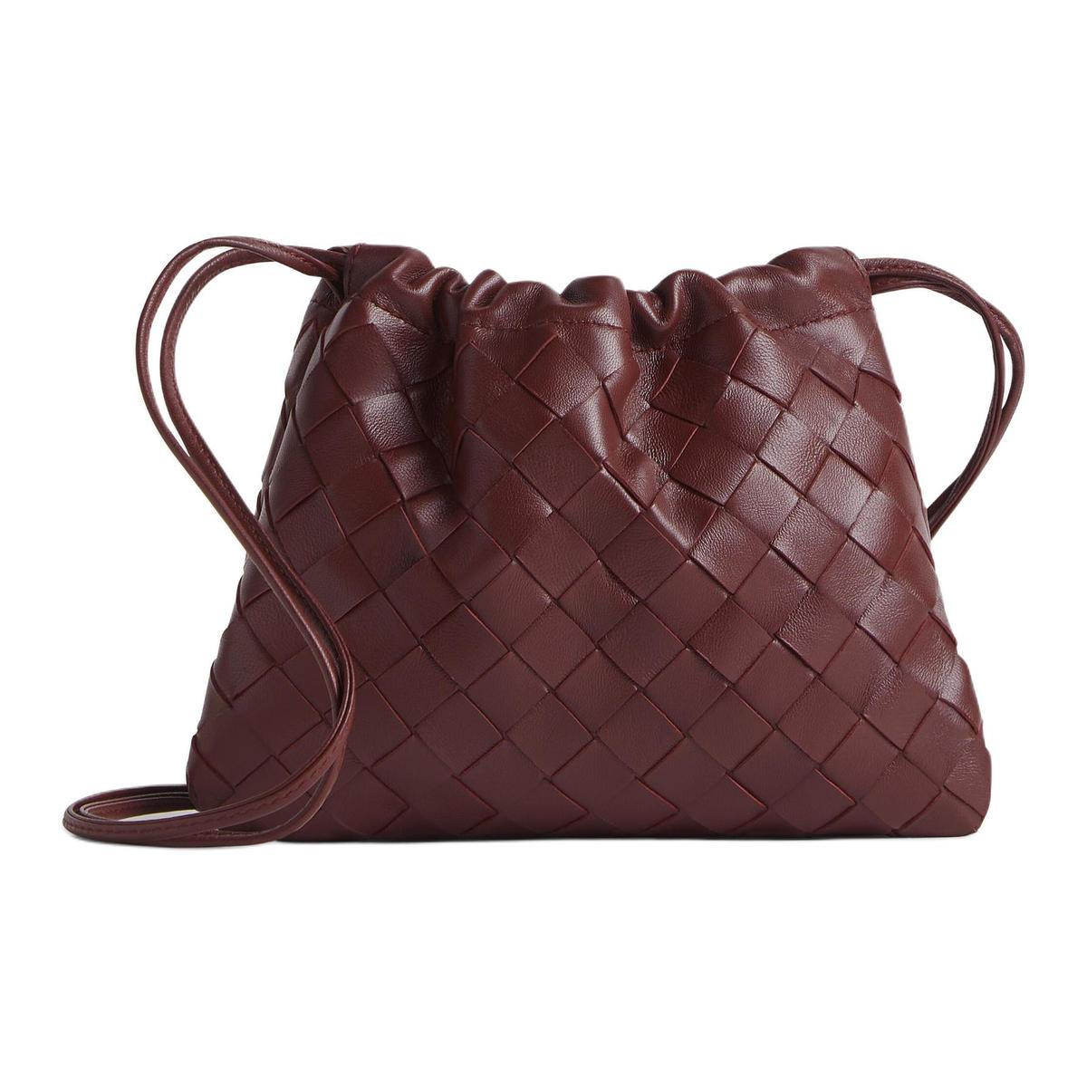 https://d2cva83hdk3bwc.cloudfront.net/816987V3IV12122-bottega-veneta-cow-leather-crossbody-bag-shoulder-bag-small-size-women-s-madder-brown-red-1.jpg