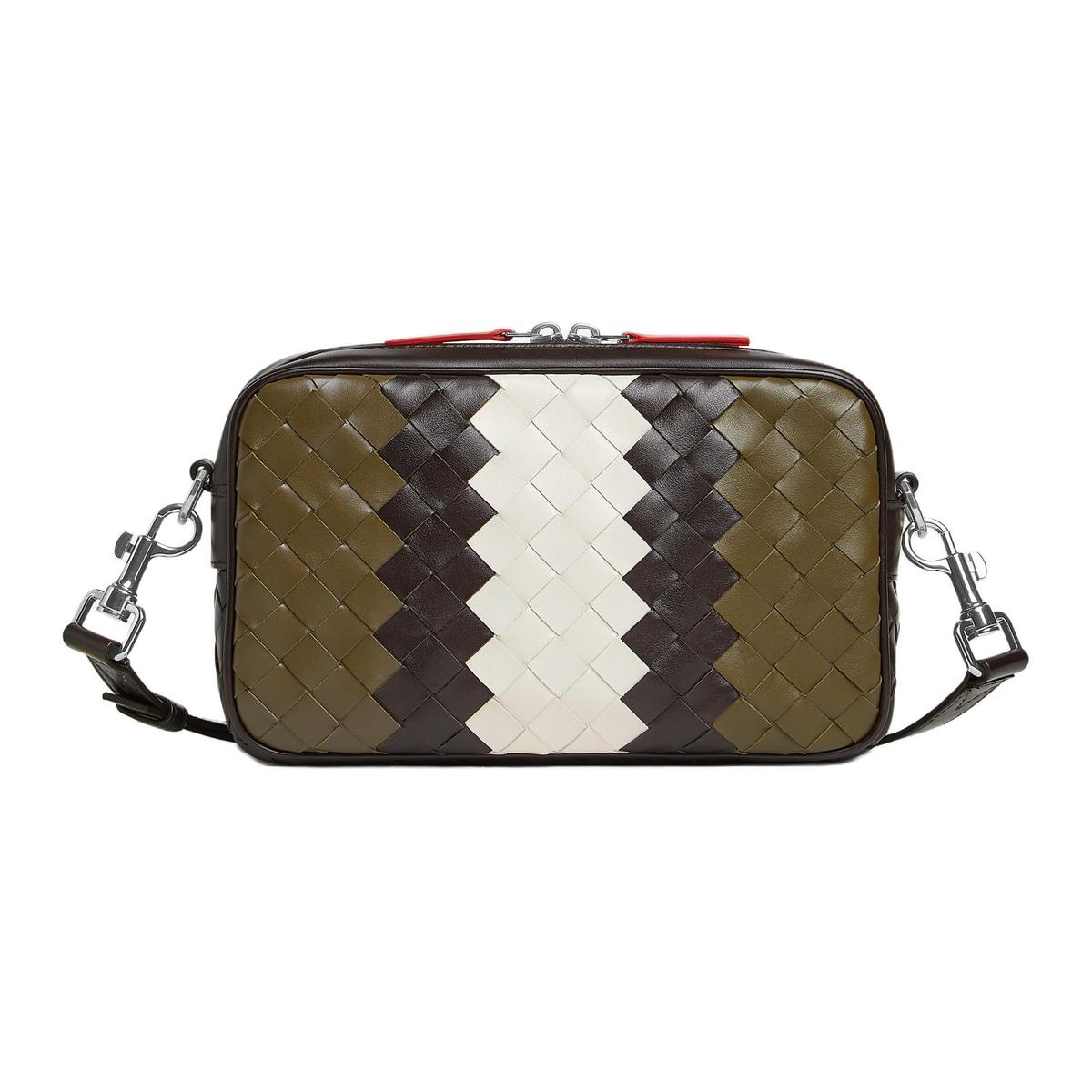 https://d2cva83hdk3bwc.cloudfront.net/817886V55Y18040-bottega-veneta-shoulder-bags-1.jpg
