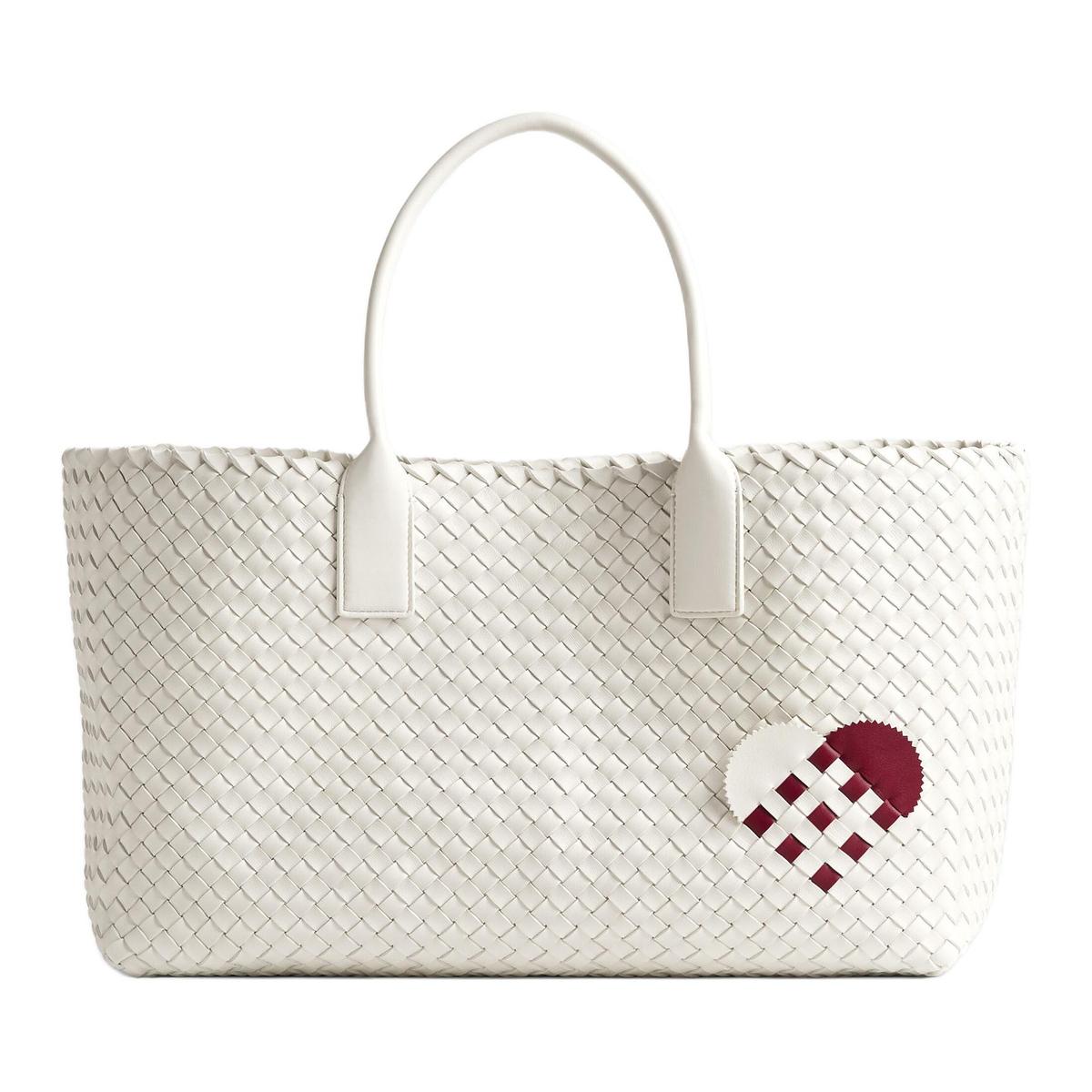 https://d2cva83hdk3bwc.cloudfront.net/817896V52C19039-bottega-veneta-intrecciato-lambskin-tote-bag-shopping-bag-handbag-women-s-white-1.jpg