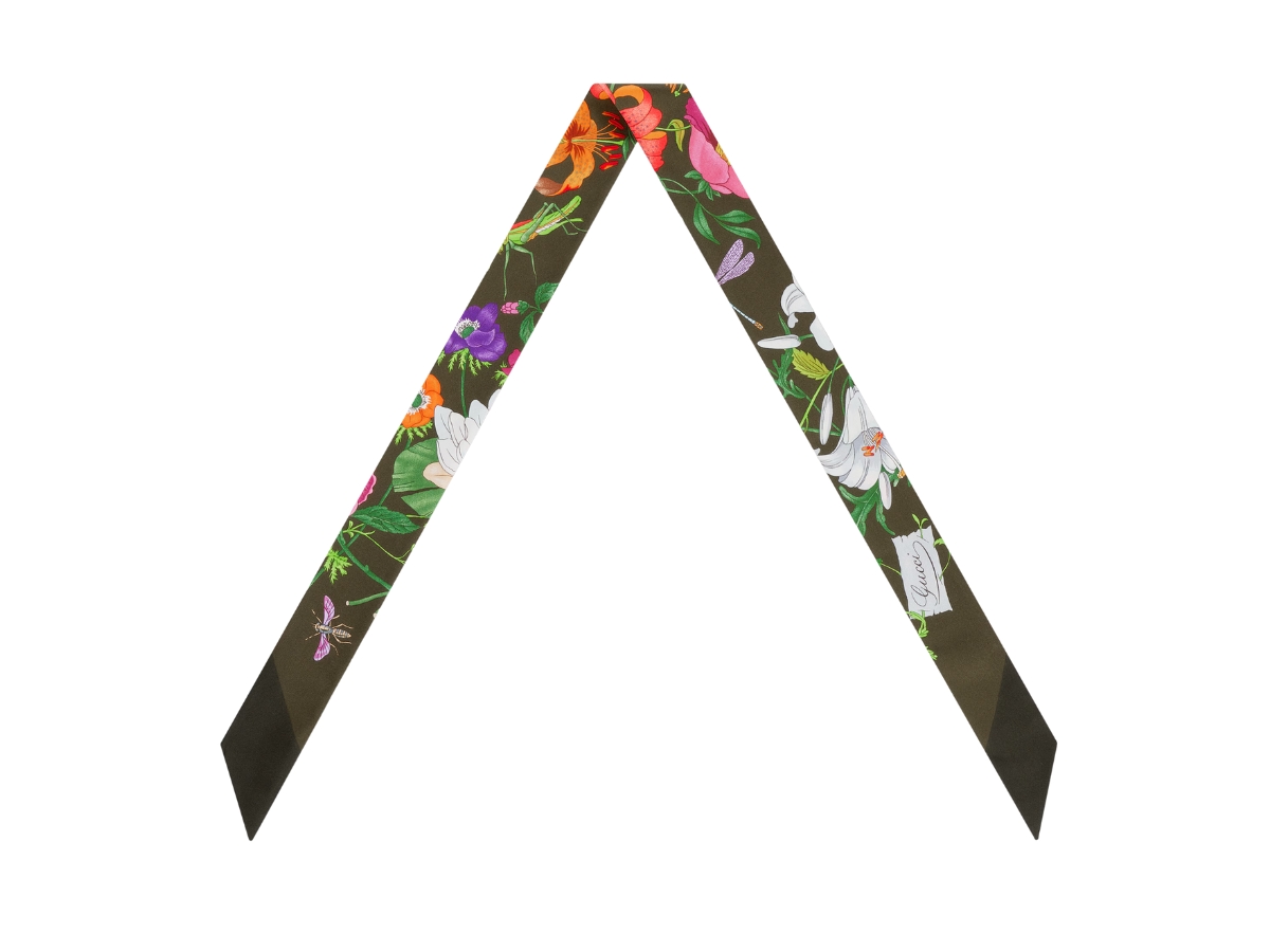 https://d2cva83hdk3bwc.cloudfront.net/825121-3G001-3166-gucci-printed-silk-twill-neck-bow-green-and-multicolour-printed-silk-twill-2.jpg
