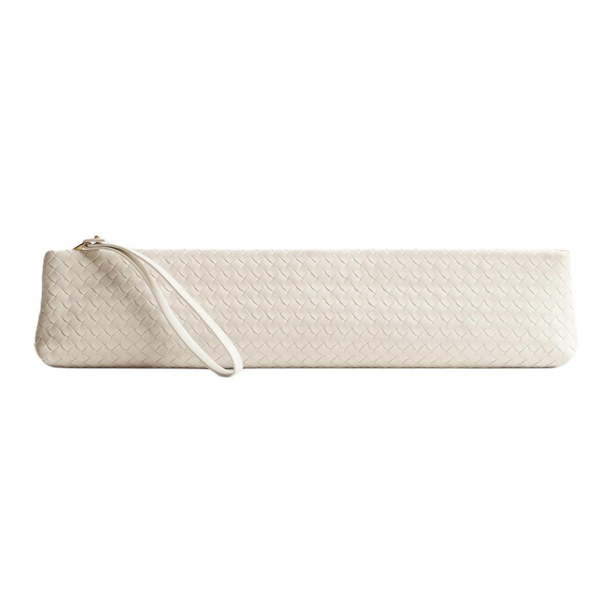 https://d2cva83hdk3bwc.cloudfront.net/826742V4R009143-bottega-veneta-lambskin-clutch-small-size-women-s-chalk-1.jpg