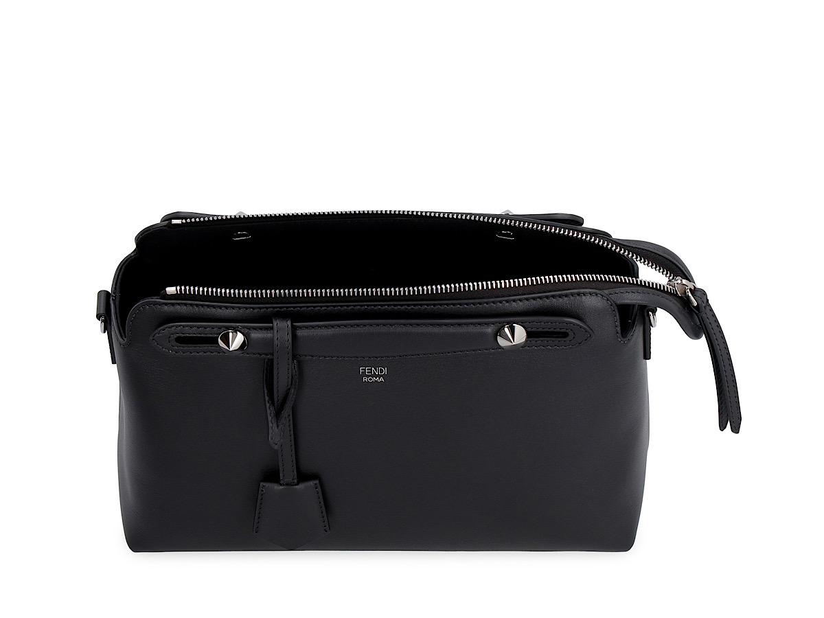 https://d2cva83hdk3bwc.cloudfront.net/8BL1461D5-fendi-raffia-fendi-bag--medium-5.jpg