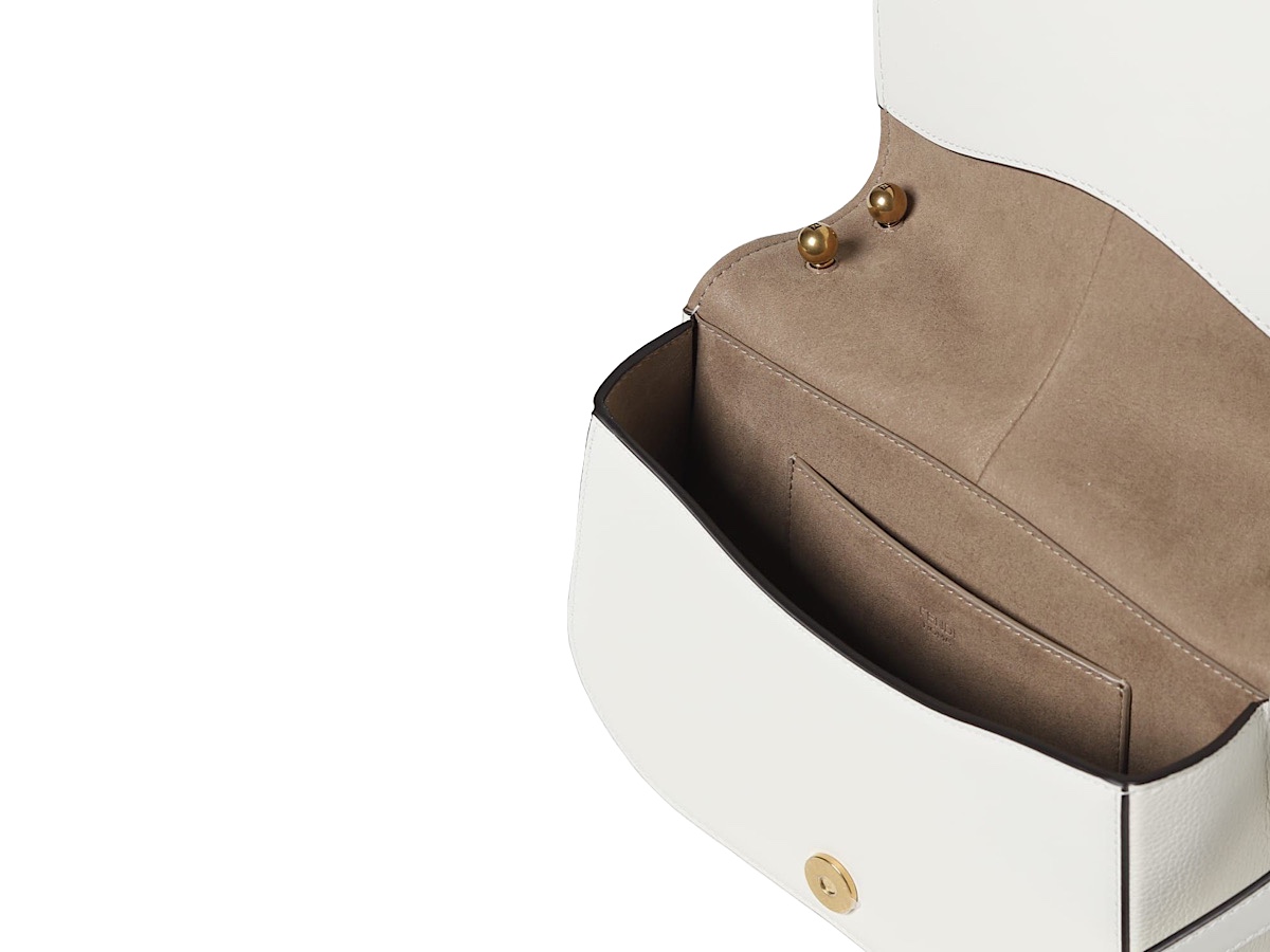 https://d2cva83hdk3bwc.cloudfront.net/8BT366AQ0K-fendi-pepto-leather-bagwhite-c-4.jpg