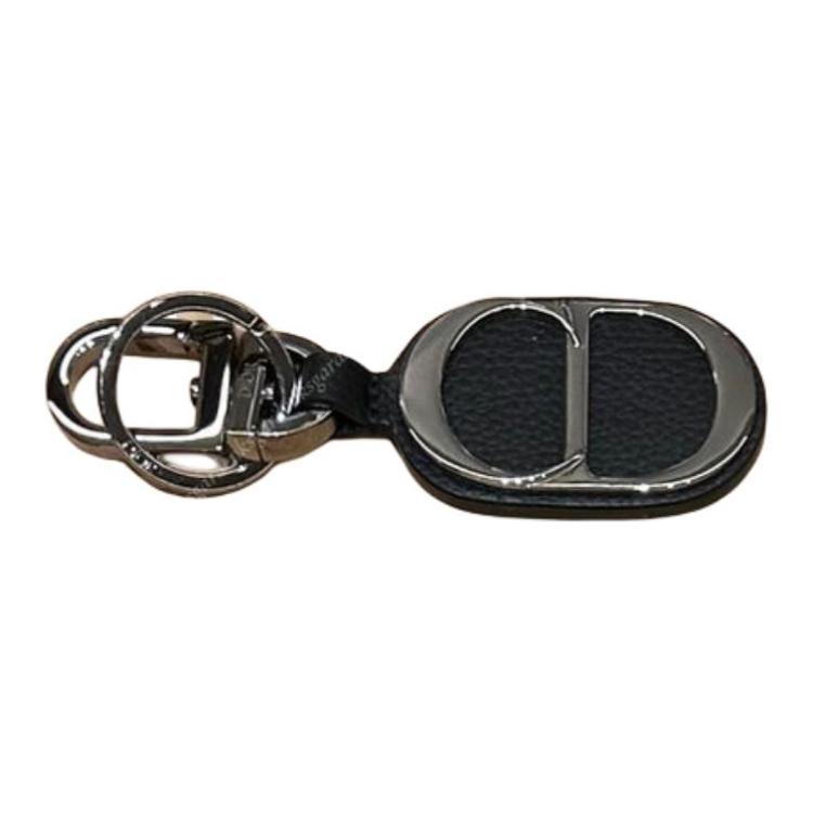 https://d2cva83hdk3bwc.cloudfront.net/90071714-dior-brass-keychains-men-s-multicolor-1.jpg
