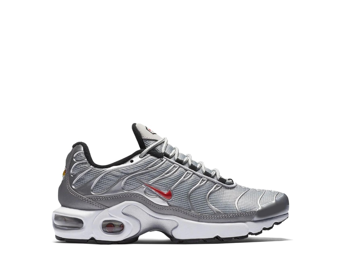https://d2cva83hdk3bwc.cloudfront.net/921073-001-nike-air-max-plus-silver-bullet-gs--1.jpg