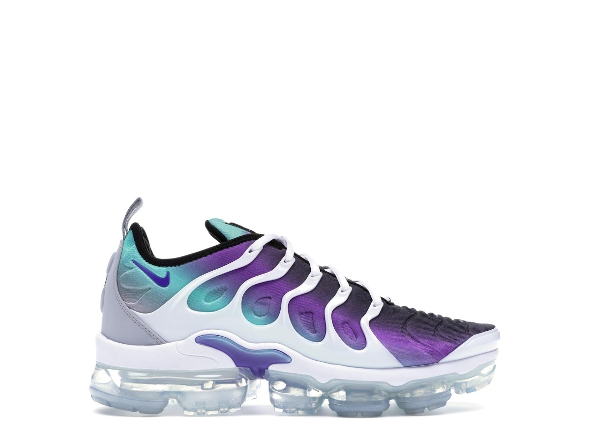 https://d2cva83hdk3bwc.cloudfront.net/924453-101-nike-air-vapormax-plus-grape-1.jpg