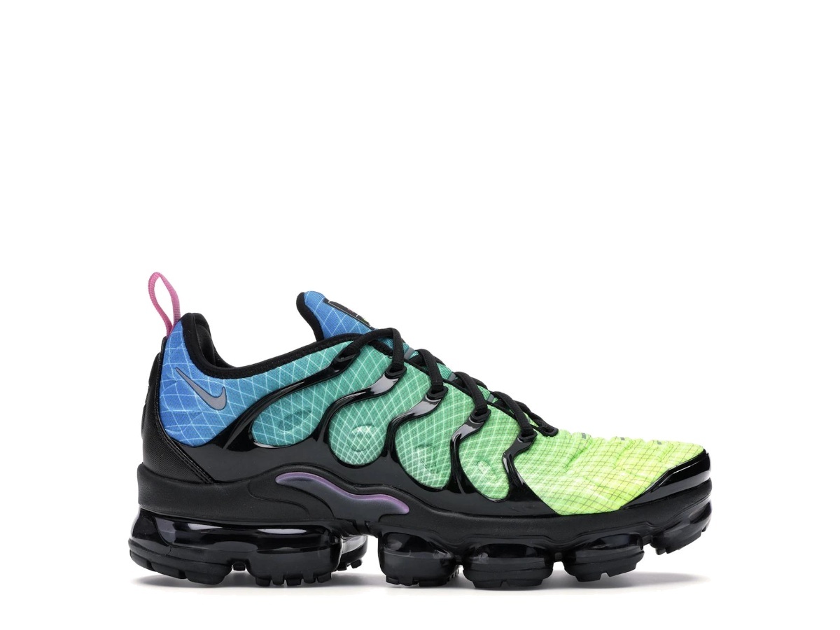 https://d2cva83hdk3bwc.cloudfront.net/924453-302-nike-air-vapormax-plus-aurora-green-1.jpg