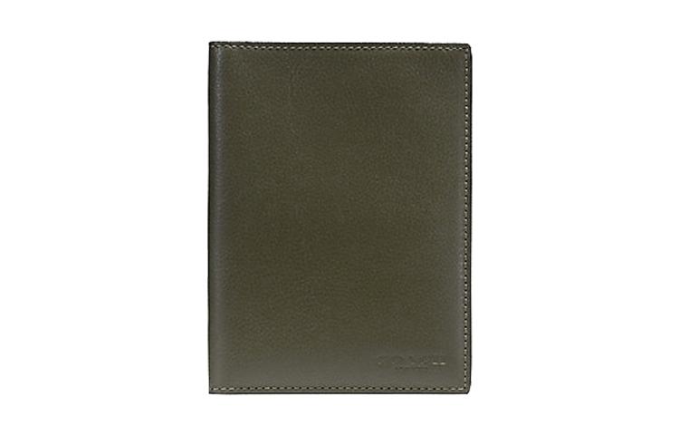 https://d2cva83hdk3bwc.cloudfront.net/93604-QBJUN-coach-passport-case-passport-holders-pine-green-1.jpg