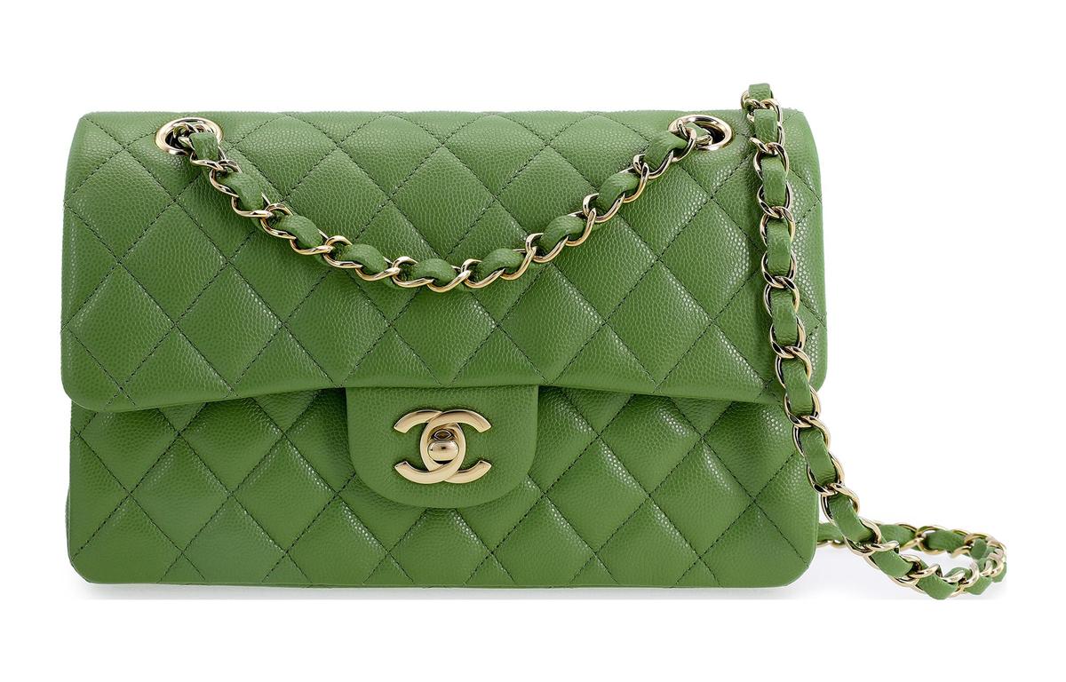 https://d2cva83hdk3bwc.cloudfront.net/A01113-B09731-Nl301-chanel-classic-flap-cf-crossbody-bags-1.jpg