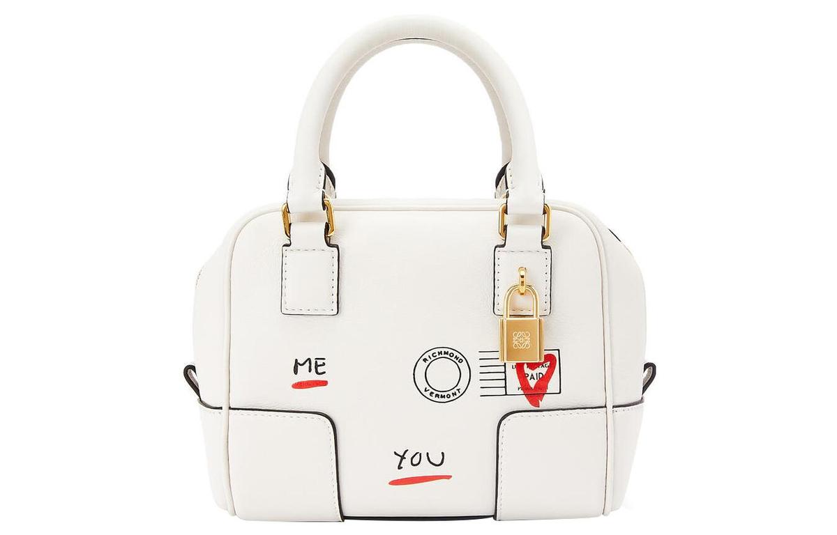 https://d2cva83hdk3bwc.cloudfront.net/A039N21X02-1950-loewe-amazona-handbags-1.jpg