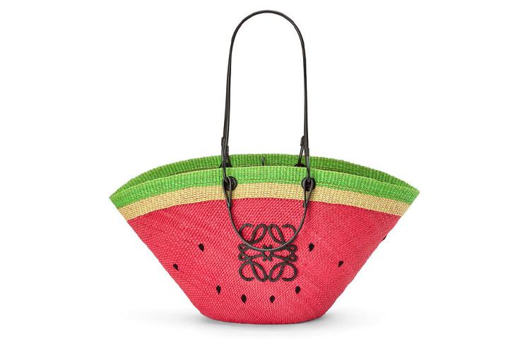 https://d2cva83hdk3bwc.cloudfront.net/A223F04X01-7100-loewe-shoulder-bags-1.jpg