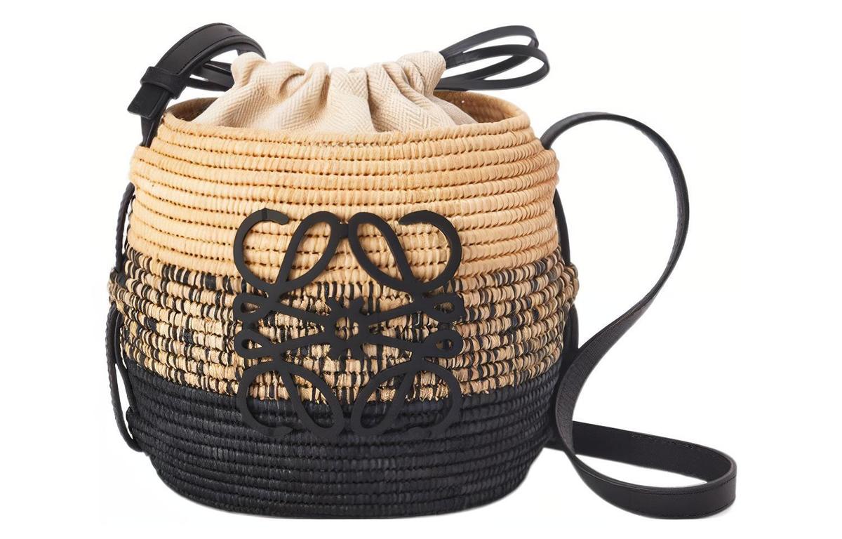 https://d2cva83hdk3bwc.cloudfront.net/A223Z48X05-2165-loewe-beehive-basket-shoulder-bags-1.jpg