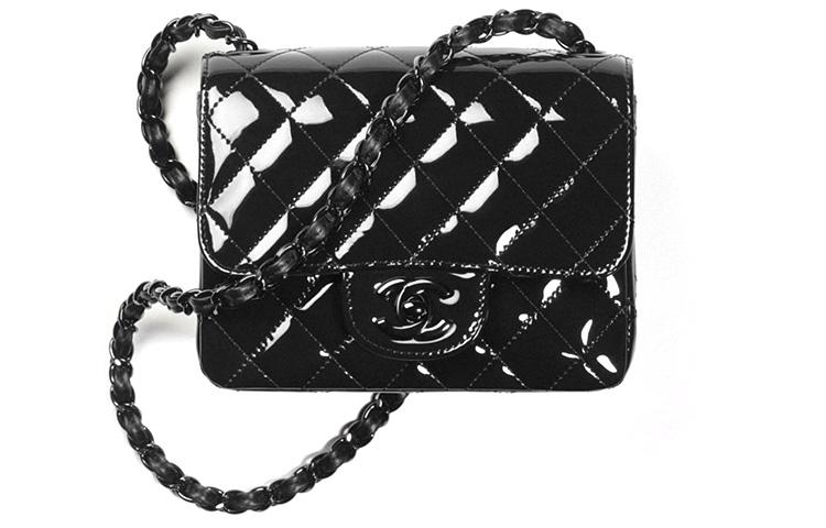 https://d2cva83hdk3bwc.cloudfront.net/A35200-B06348-94305-chanel-classic-flap-cf-crossbody-bags-1.jpg