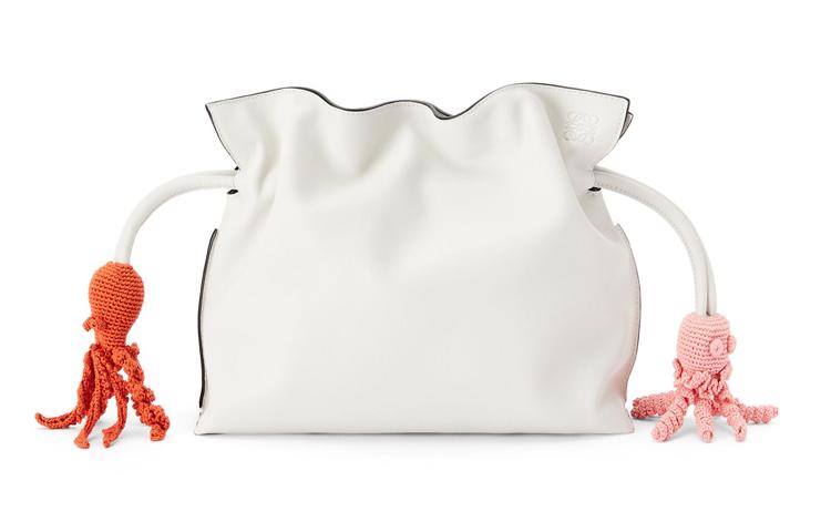 https://d2cva83hdk3bwc.cloudfront.net/A411FC1X28-1952-loewe-flamenco-clutches-1.jpg