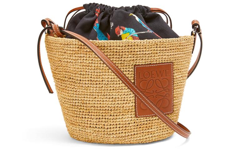 https://d2cva83hdk3bwc.cloudfront.net/A689C70X04-2165-loewe-anagram-shoulder-bags-1.jpg