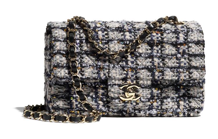 https://d2cva83hdk3bwc.cloudfront.net/A69900-B06054-NC682-chanel-crossbody-bags-1.jpg