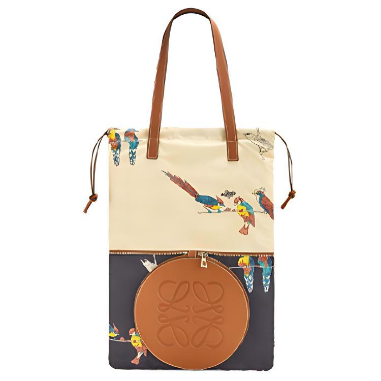 https://d2cva83hdk3bwc.cloudfront.net/A717C61X07-2425-loewe-shoulder-bags-1.jpg