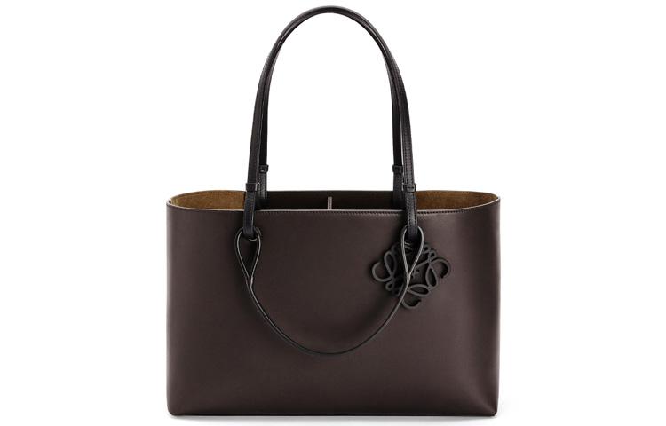 https://d2cva83hdk3bwc.cloudfront.net/A717P29X03-3541-loewe-shoulder-bags-1.jpg