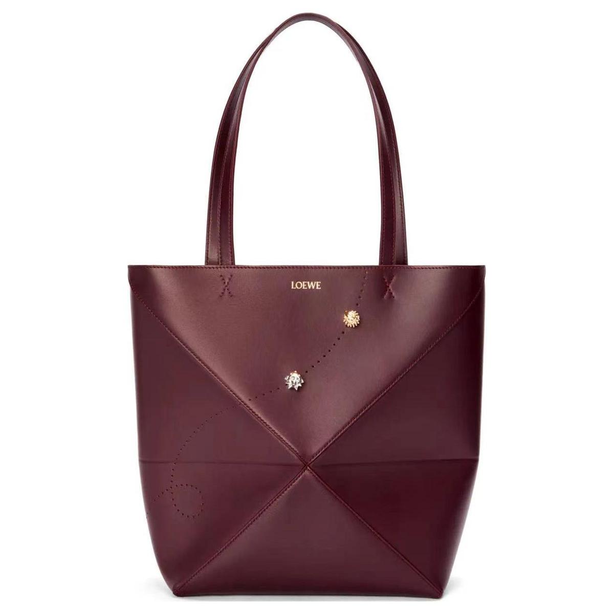 https://d2cva83hdk3bwc.cloudfront.net/A779G50X56-7240-loewe-shiny-cow-leather-tote-bag-shopping-bag-handbag-medium-size-women-s-burgundy-1.jpg
