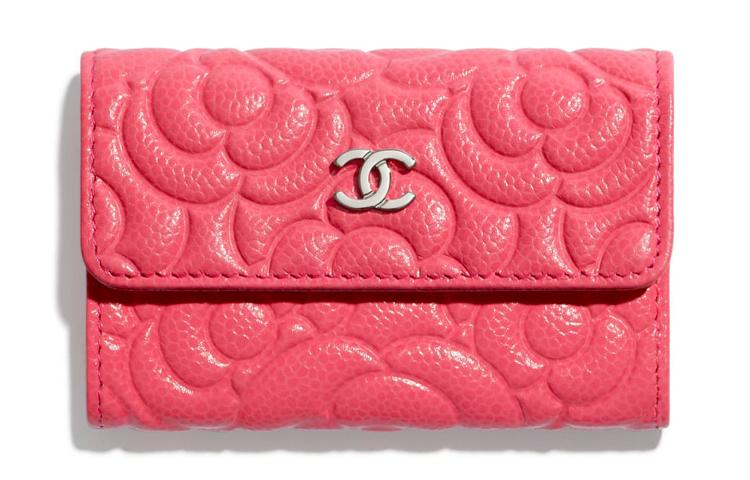 https://d2cva83hdk3bwc.cloudfront.net/A81937-B04308-N9310-chanel-wallets-1.jpg
