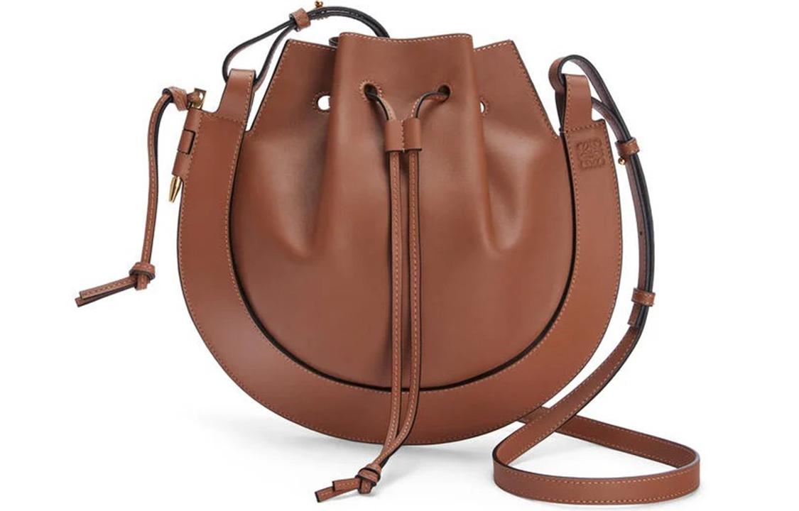 https://d2cva83hdk3bwc.cloudfront.net/A826301X01-2530-loewe-crossbody-bags-1.jpg