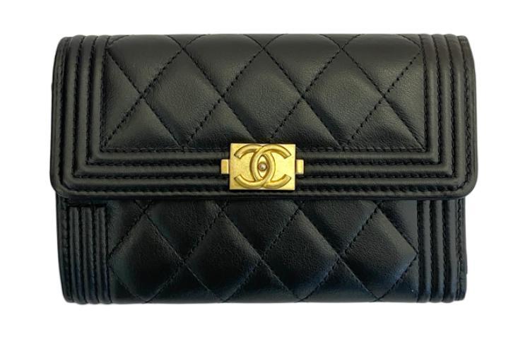 https://d2cva83hdk3bwc.cloudfront.net/A84302-Y09939-94305-chanel-calfskin-pocket-wallet-women-s-black-1.jpg