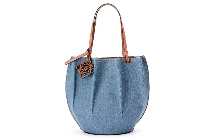 https://d2cva83hdk3bwc.cloudfront.net/A884T51X03-8385-loewe-shoulder-bags-1.jpg
