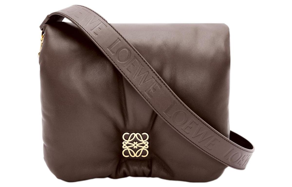 https://d2cva83hdk3bwc.cloudfront.net/A896P41X23-9517-loewe-crossbody-bags-1.jpg