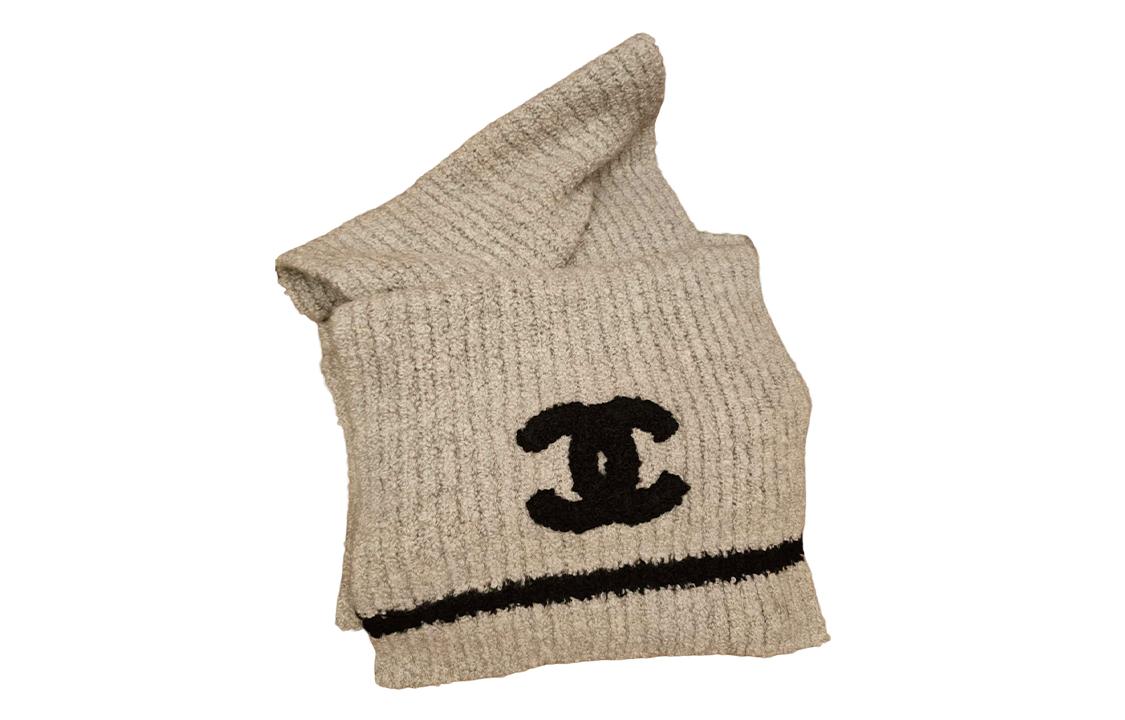 https://d2cva83hdk3bwc.cloudfront.net/AA9423B13856NQ768-chanel-knit-scarves-unisex-beige-1.jpg
