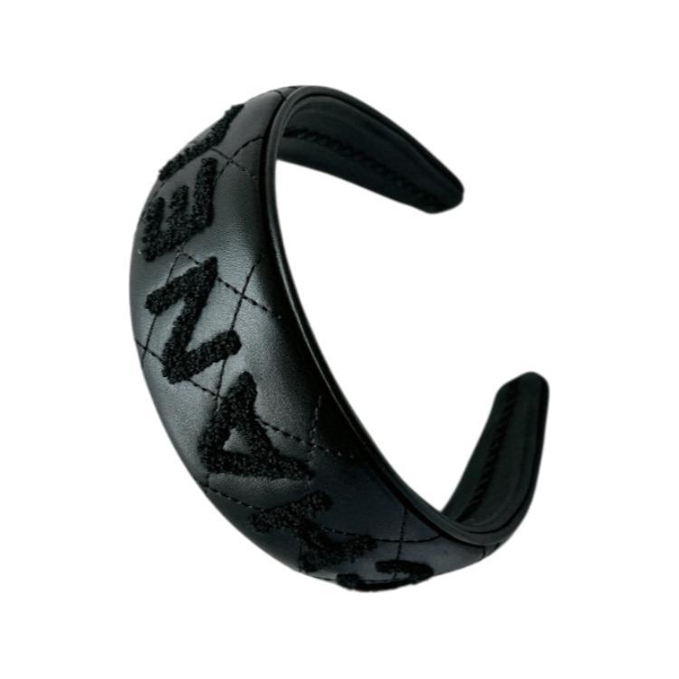 https://d2cva83hdk3bwc.cloudfront.net/AA9761%20B15297-chanel-headbands-women-s-black-1.jpg